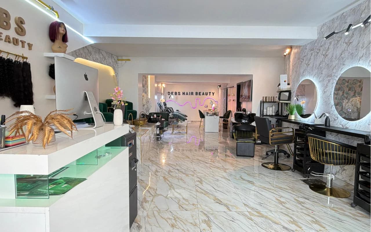 Intérieur du salon Debs Hair Beauty
