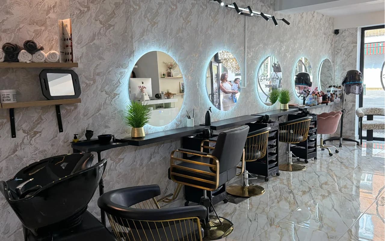 Intérieur du salon Debs Hair Beauty