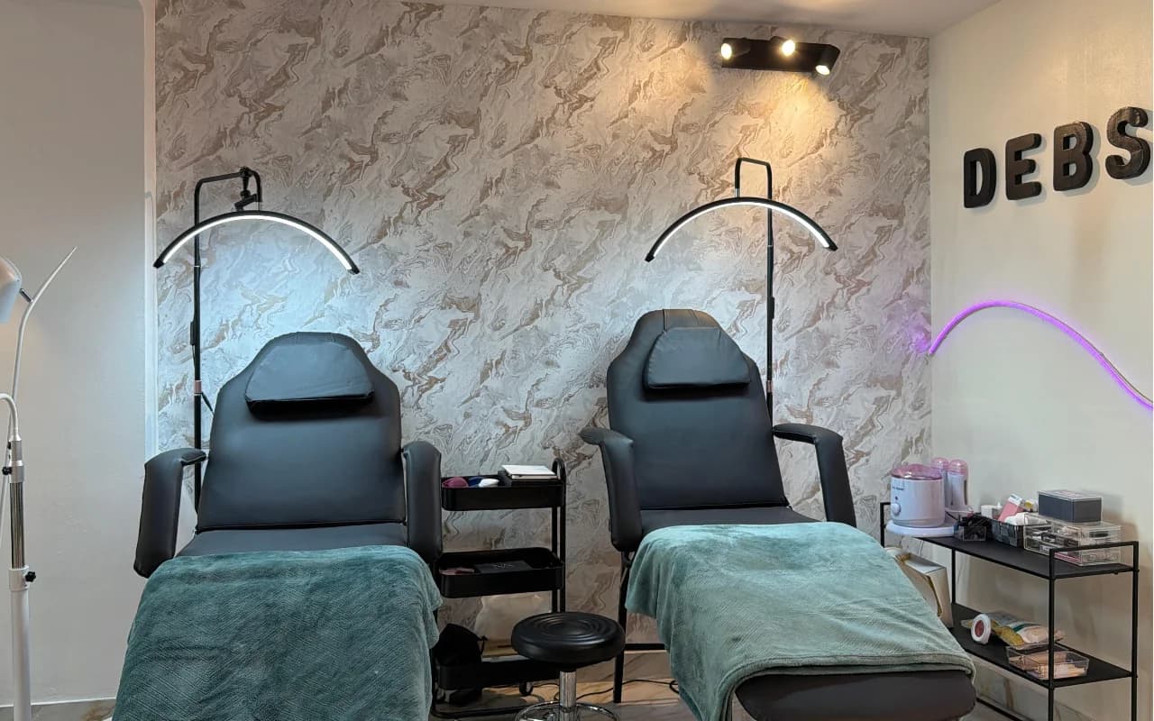 Intérieur du salon Debs Hair Beauty